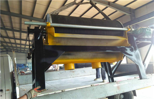 濕式永磁筒式磁選機(jī)底部 濕式永磁筒式磁選機(jī)底部